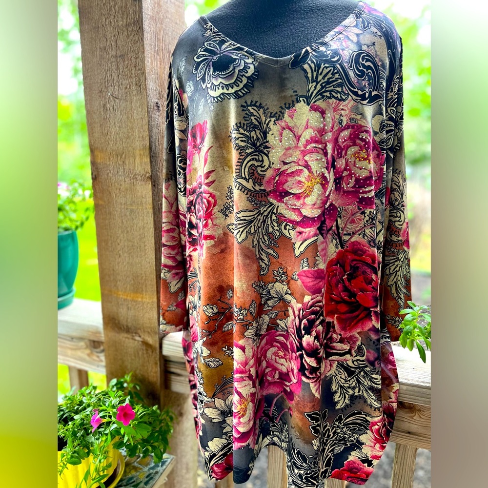 Soleillee Plus Romantic Floral Rose Victorian-esque Print Pullover Tunic Top